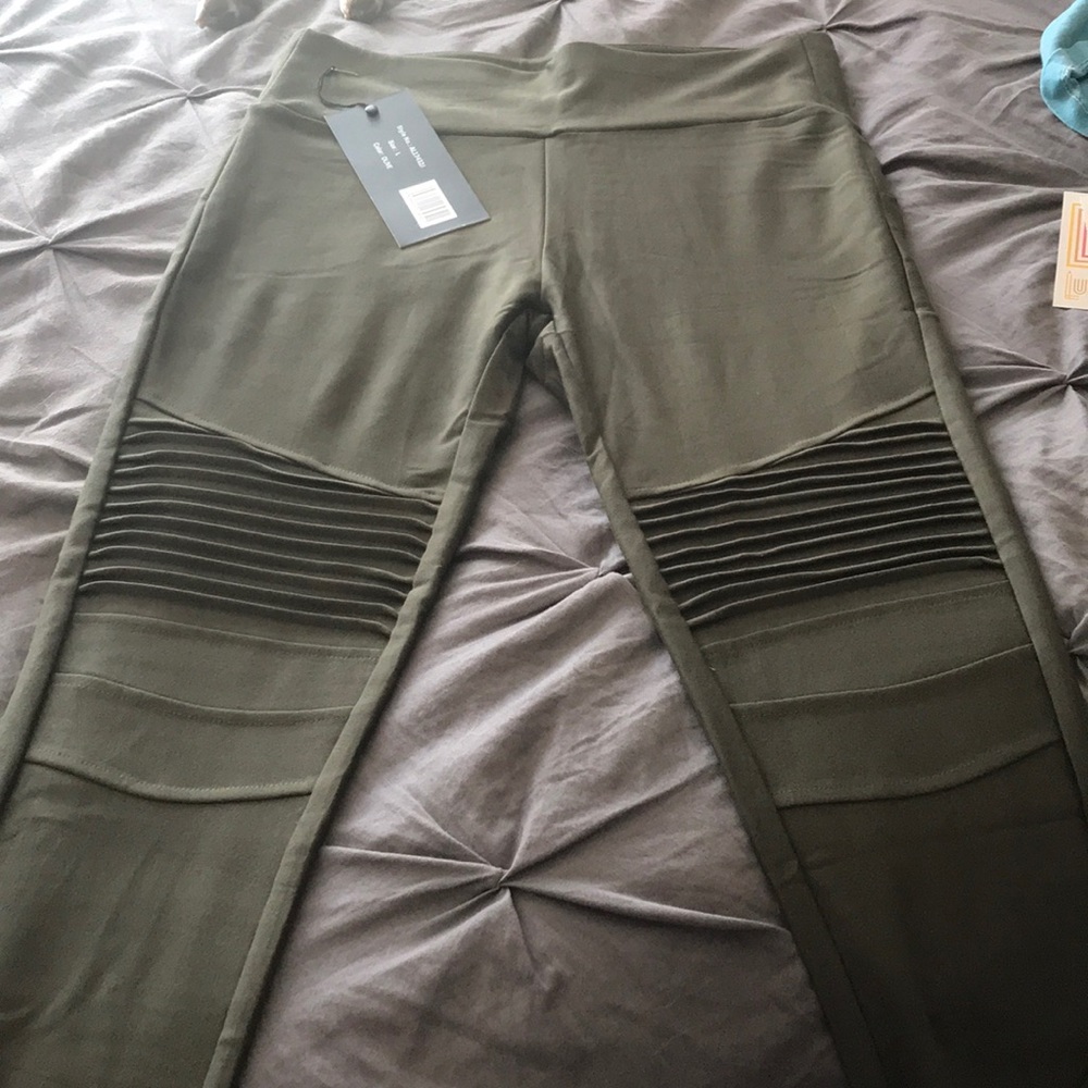 Olive green pants - size large